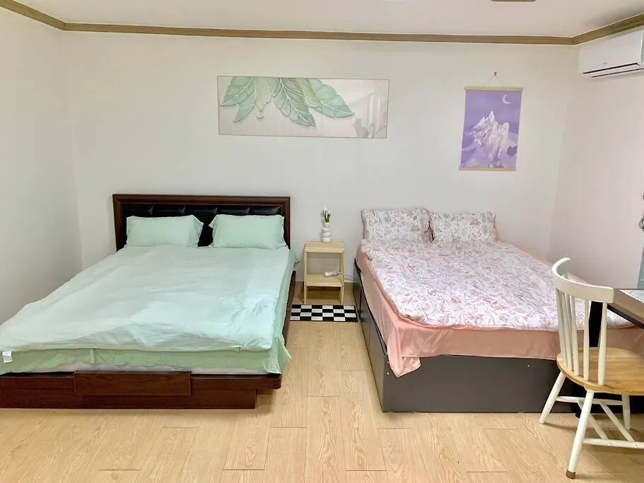Appartement 3 Min Walk From Sinnonhyun St Séoul