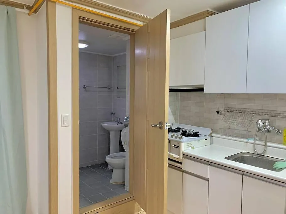 Apartment 3 Min Walk From Sinnonhyun St Seoul