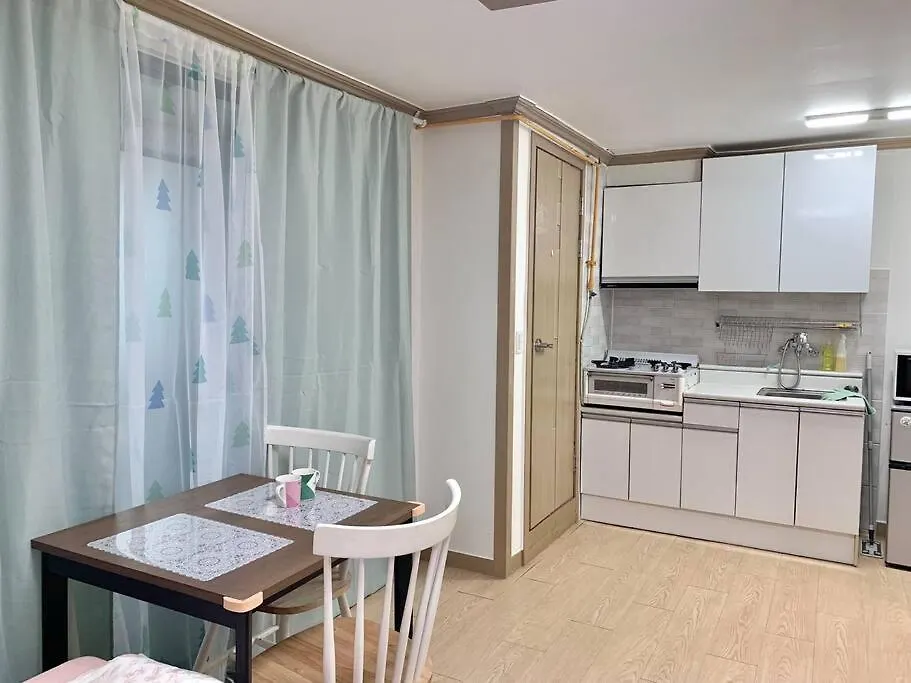 3 Min Walk From Sinnonhyun St Seoul 0*,